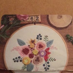 Embroidery Craft Kit, floral, NWT
